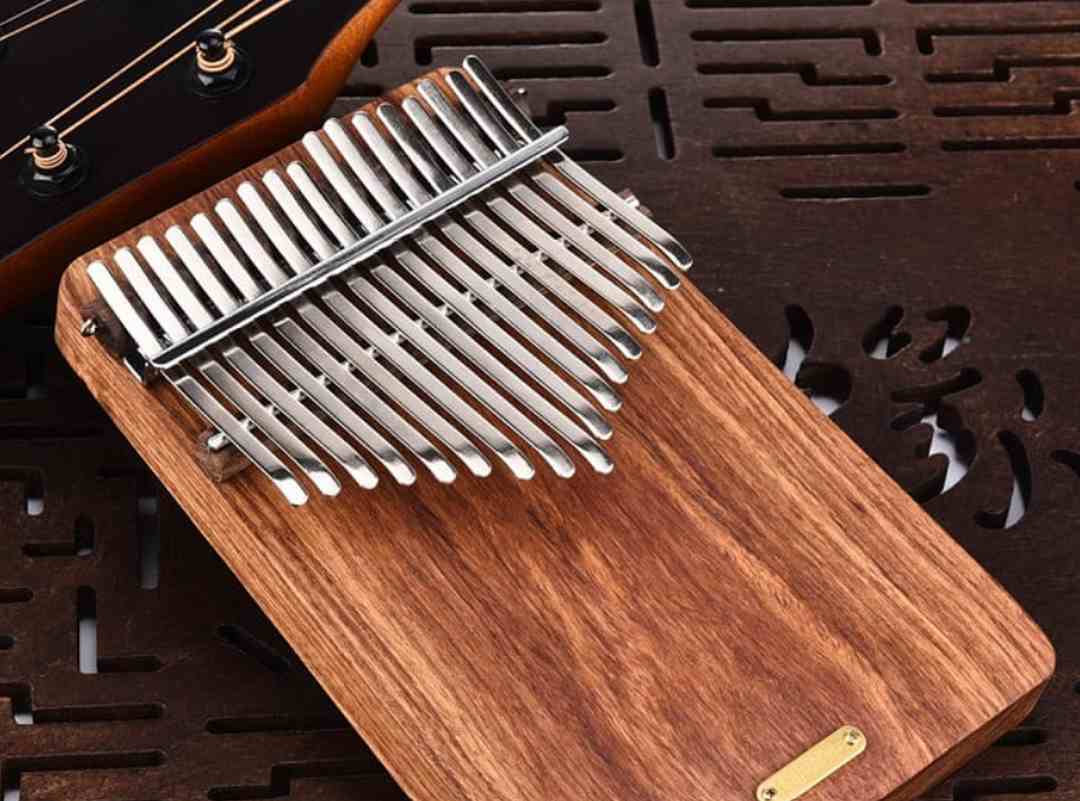 Rất nhiều người trẻ đang yêu thích sử dụng đàn Kalimba