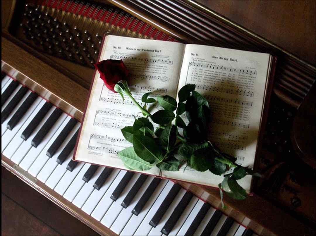 Nên mua sách hướng dẫn tự học đàn Piano